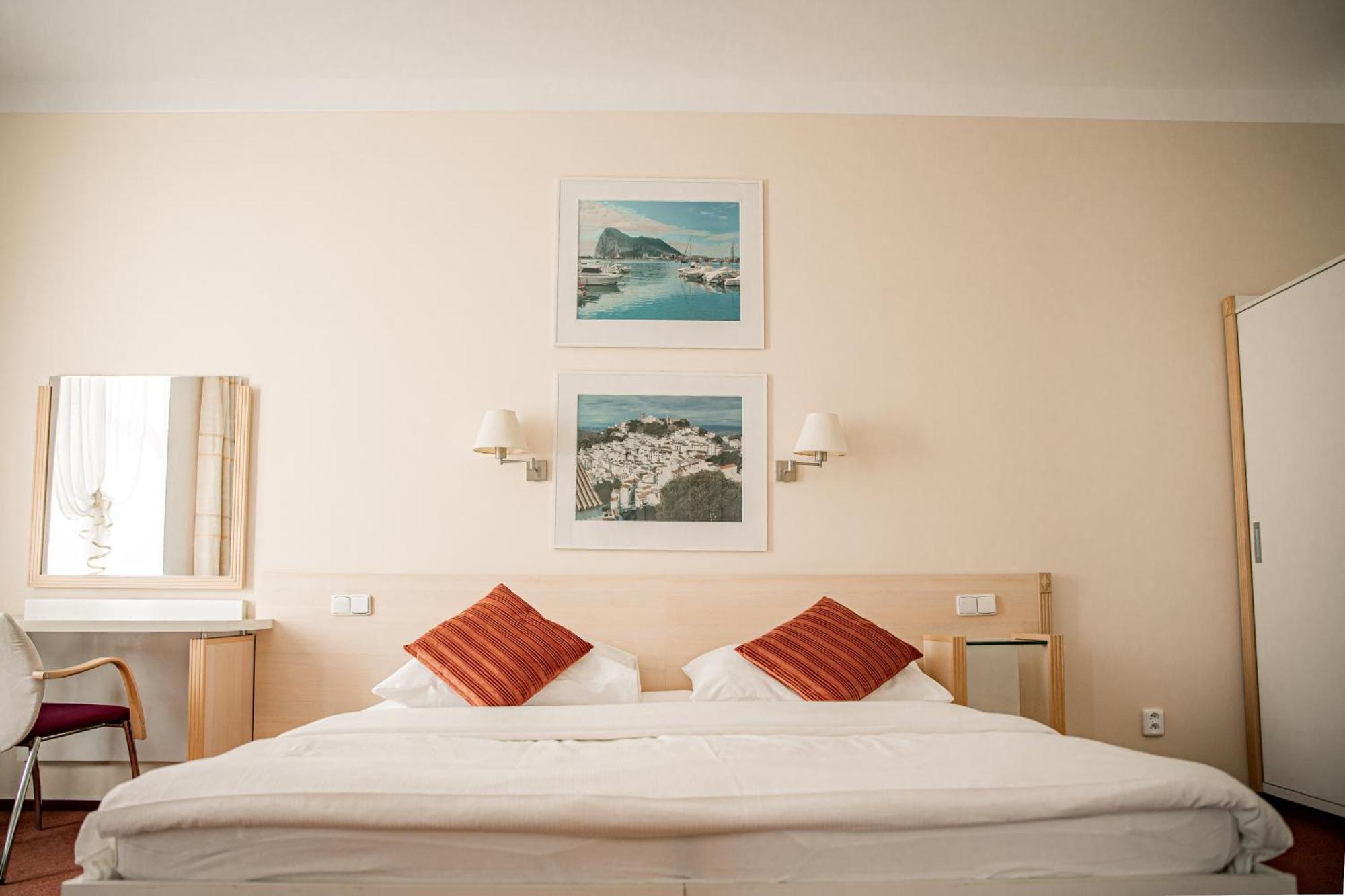 Hotel Iberia 오파바 외부 사진